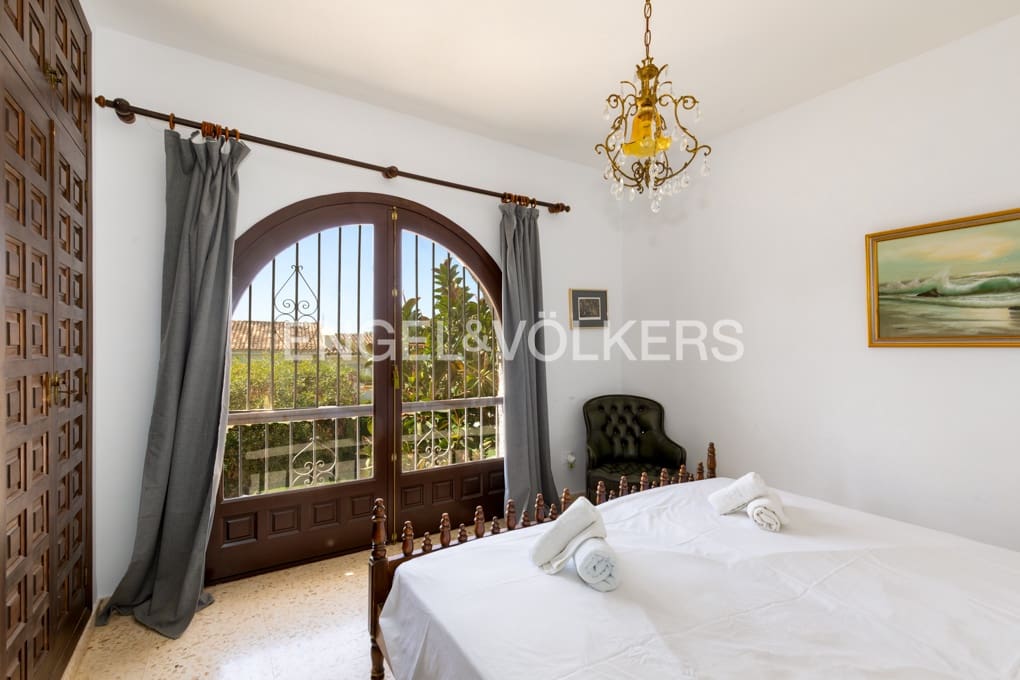 Chalet de 8 habitaciones en Benissa en venta con piscina garaje - 1.249.000 € (Ref: 9912000)