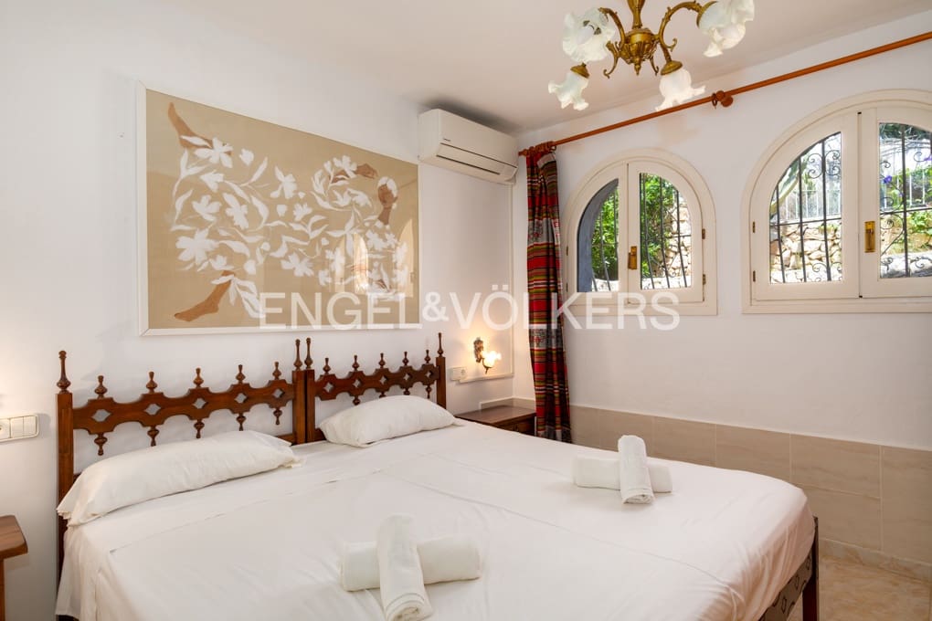 Chalet de 8 habitaciones en Benissa en venta con piscina garaje - 1.249.000 € (Ref: 9912000)