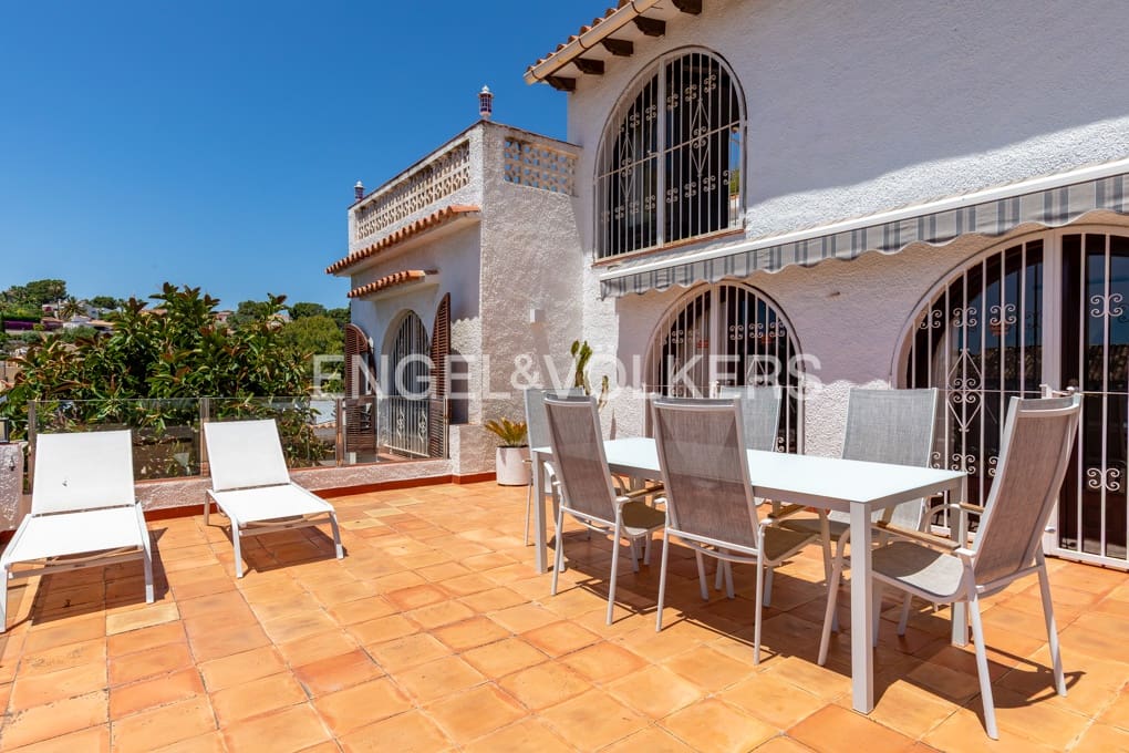 Chalet de 8 habitaciones en Benissa en venta con piscina garaje - 1.249.000 € (Ref: 9912000)