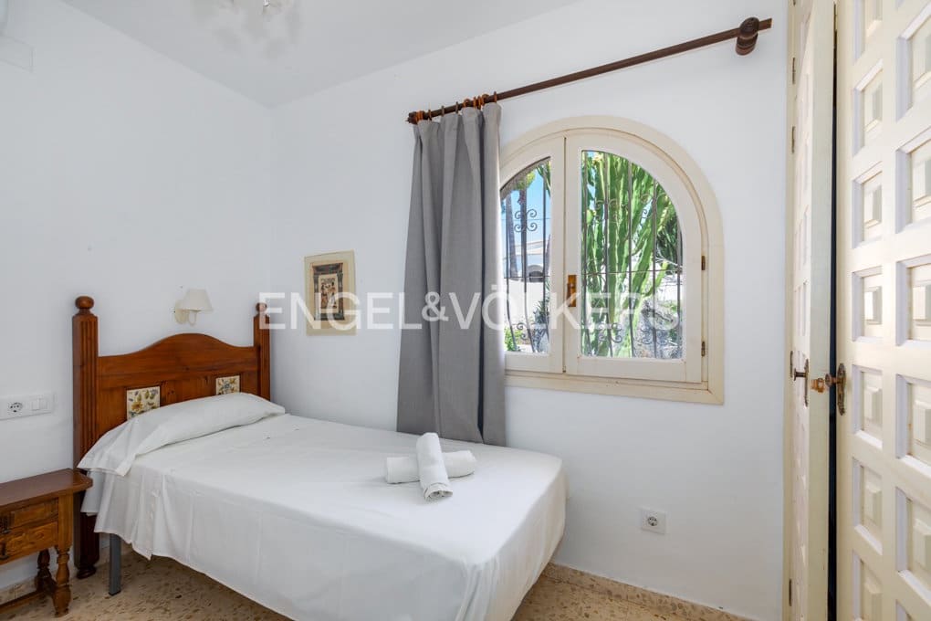 8 sovrum Villa till salu i Benissa med pool garage - 1 249 000 € (Ref: 9912000)