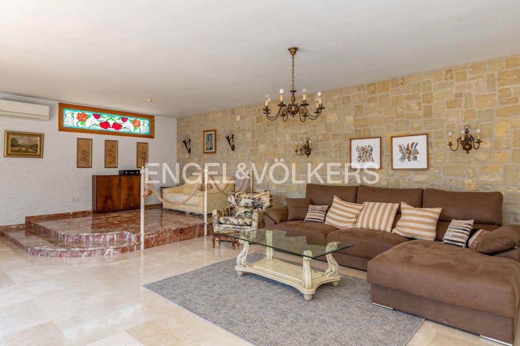 8 sovrum Villa till salu i Benissa med pool garage - 1 249 000 € (Ref: 9912000)