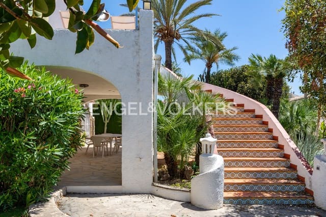 8 Zimmer Villa zu verkaufen in Benissa mit Pool Garage - 1.249.000 € (Ref: 9912000)