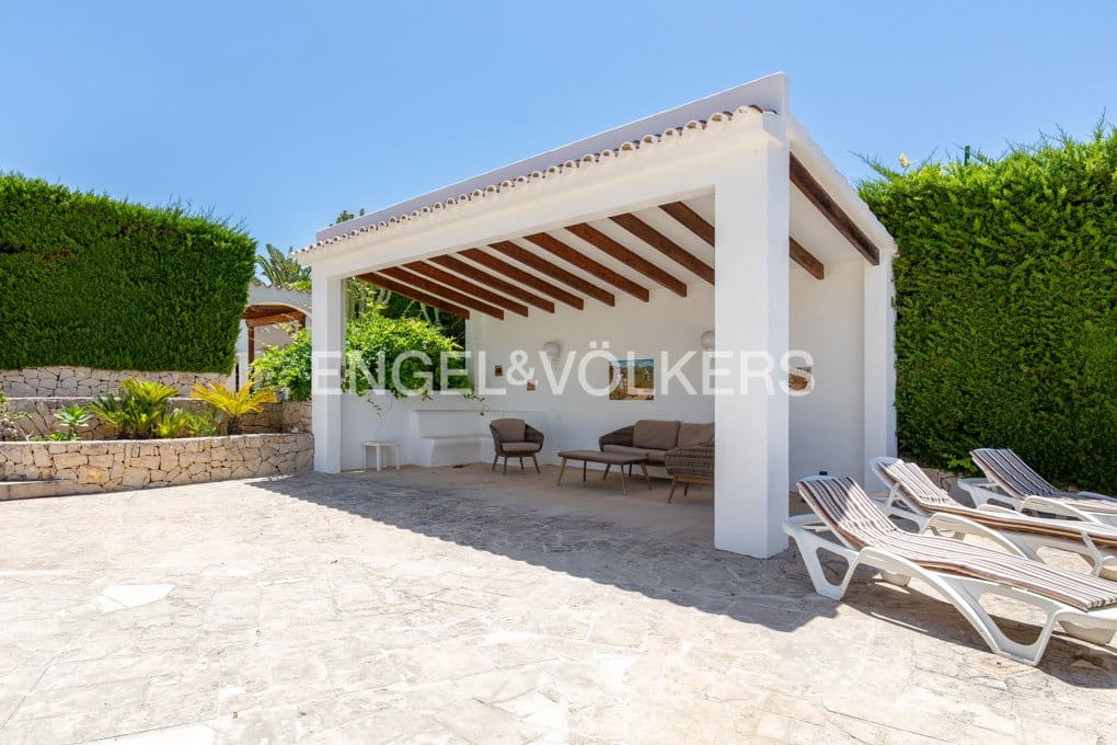 8 sovrum Villa till salu i Benissa med pool garage - 1 249 000 € (Ref: 9912000)