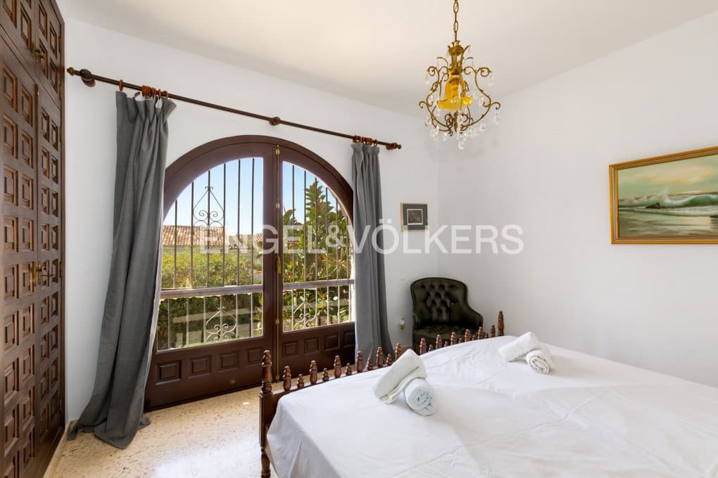 8 sovrum Villa till salu i Benissa med pool garage - 1 249 000 € (Ref: 9912000)