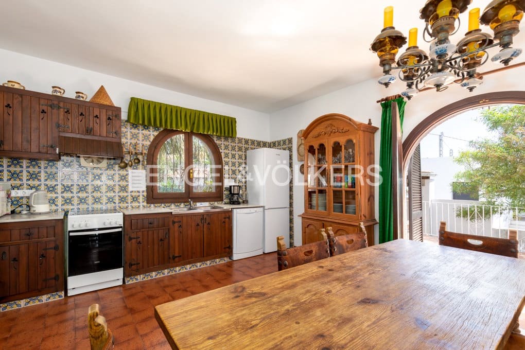 8 sovrum Villa till salu i Benissa med pool garage - 1 249 000 € (Ref: 9912000)