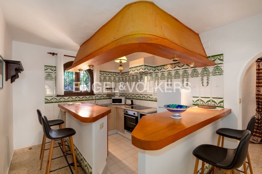 8 sovrum Villa till salu i Benissa med pool garage - 1 249 000 € (Ref: 9912000)