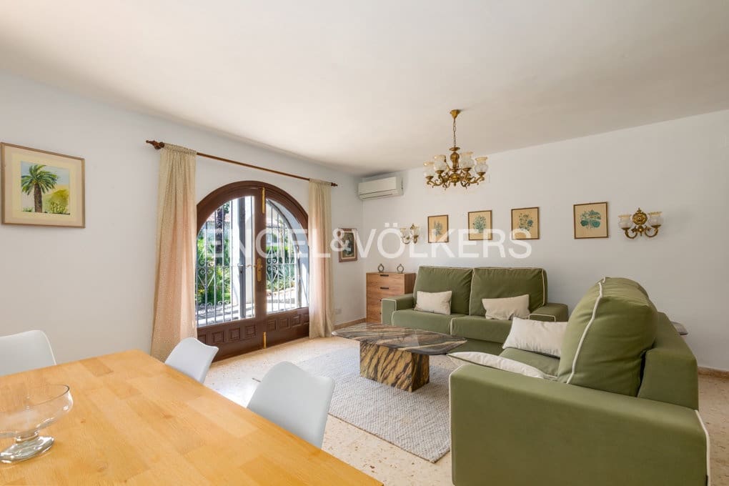 8 sovrum Villa till salu i Benissa med pool garage - 1 249 000 € (Ref: 9912000)