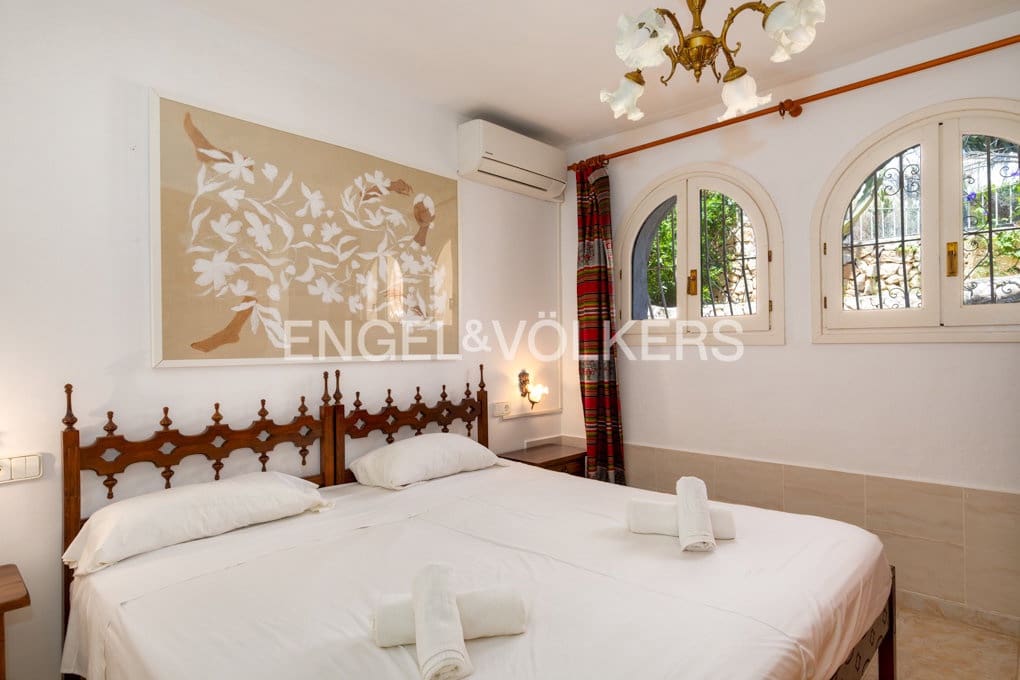 8 sovrum Villa till salu i Benissa med pool garage - 1 249 000 € (Ref: 9912000)