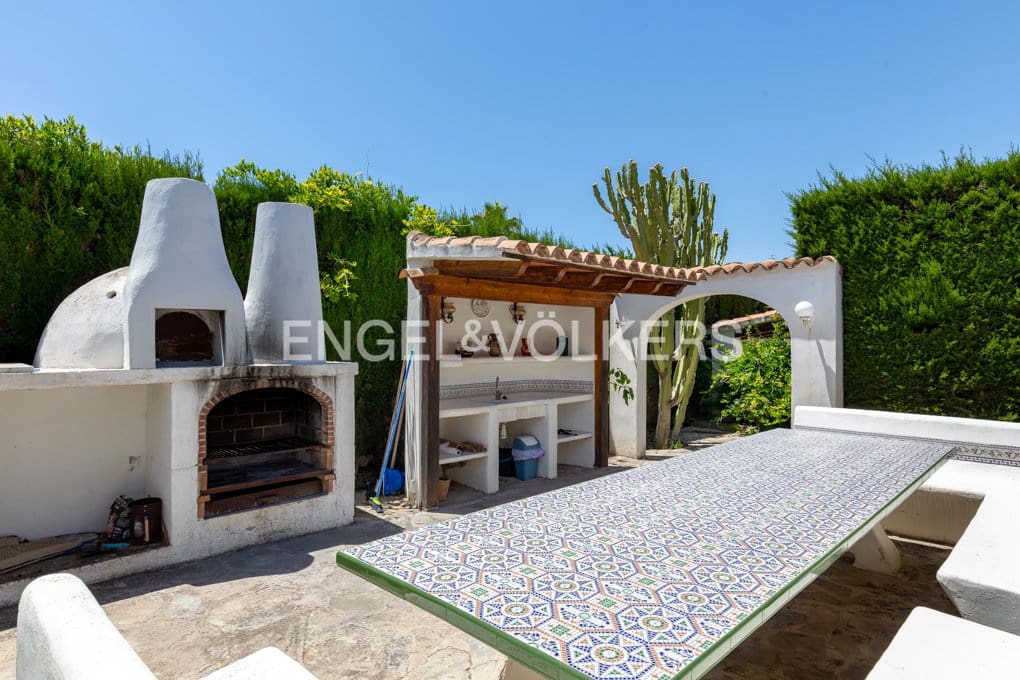 8 sovrum Villa till salu i Benissa med pool garage - 1 249 000 € (Ref: 9912000)