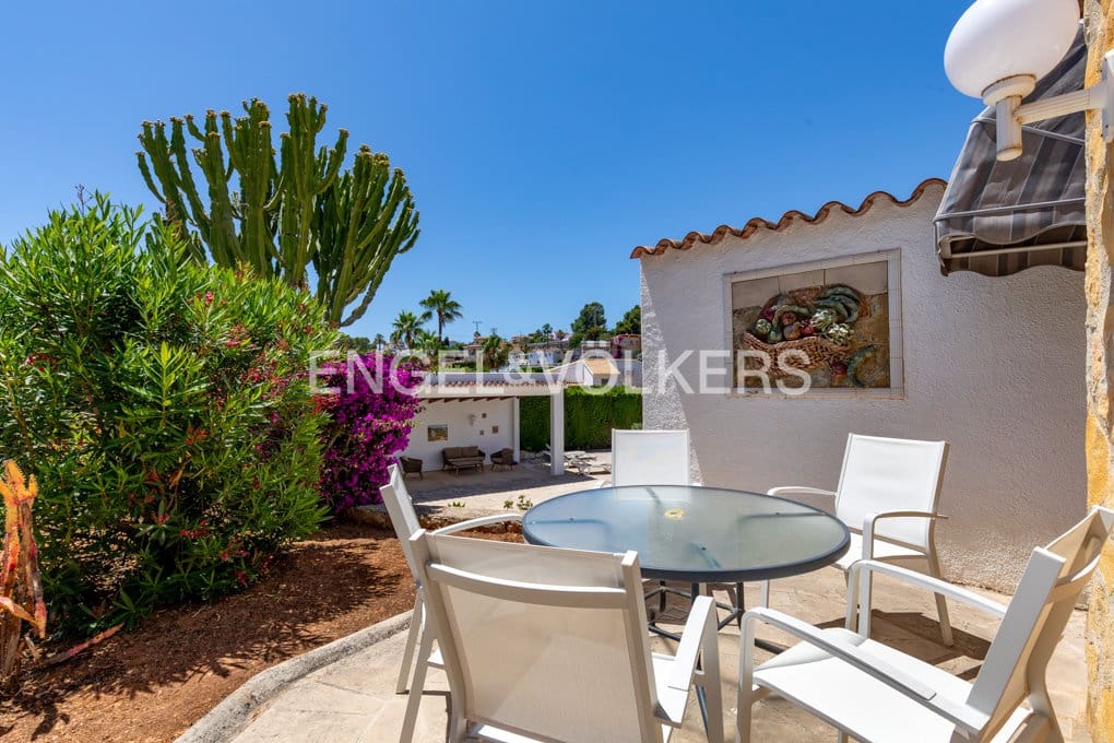 8 sovrum Villa till salu i Benissa med pool garage - 1 249 000 € (Ref: 9912000)