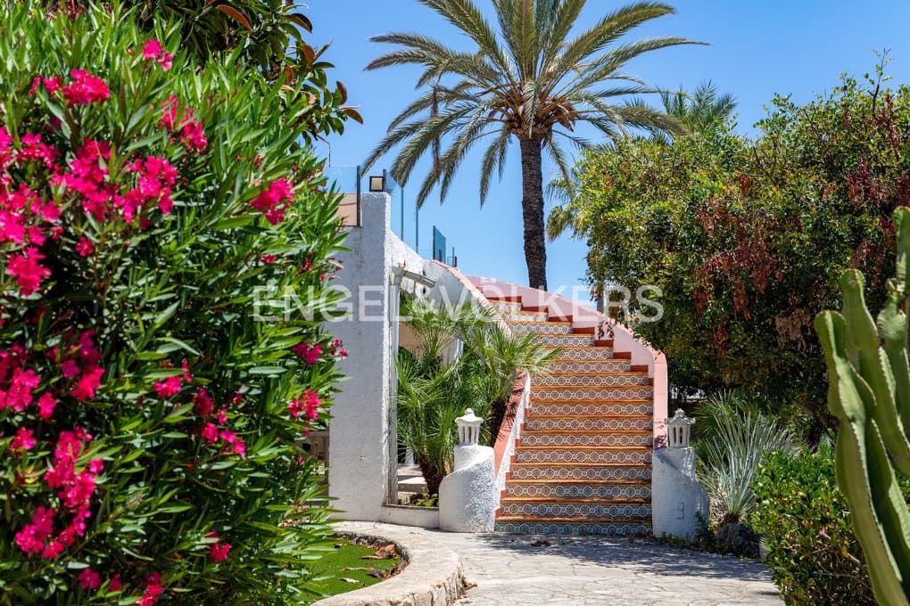 8 sovrum Villa till salu i Benissa med pool garage - 1 249 000 € (Ref: 9912000)