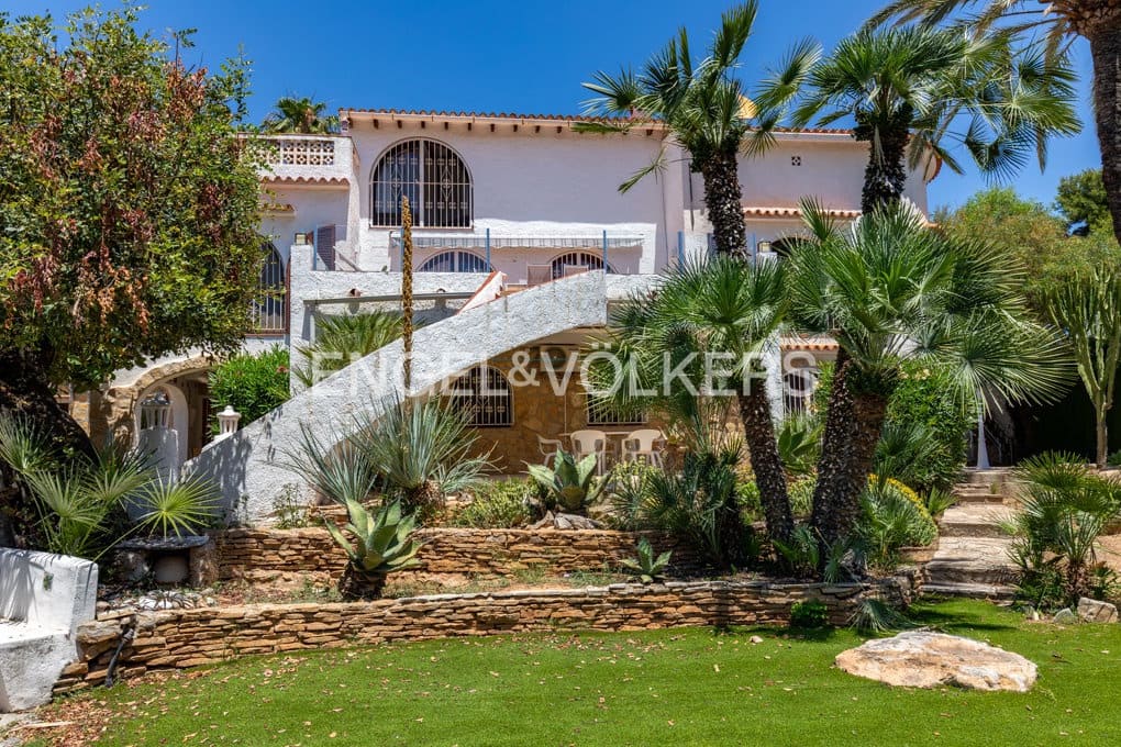 8 sovrum Villa till salu i Benissa med pool garage - 1 249 000 € (Ref: 9912000)
