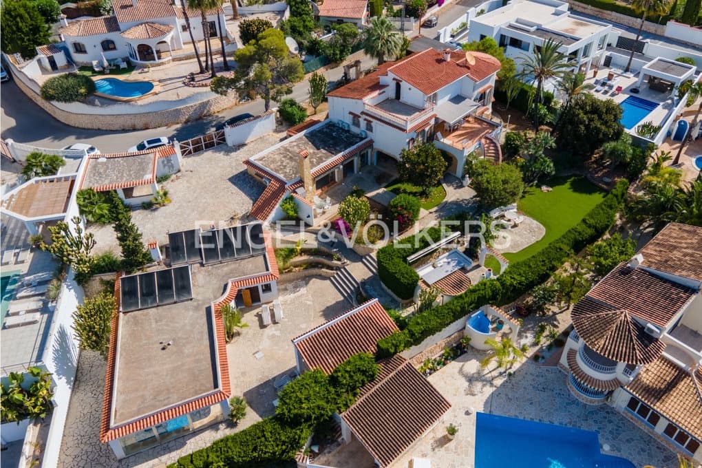 8 sovrum Villa till salu i Benissa med pool garage - 1 249 000 € (Ref: 9912000)