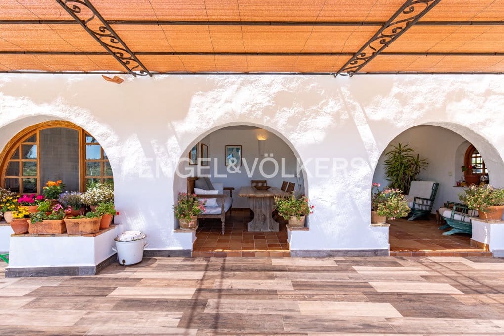 8 bedroom Finca/Country House for sale in Teulada with pool garage - € 1,600,000 (Ref: 9928253)