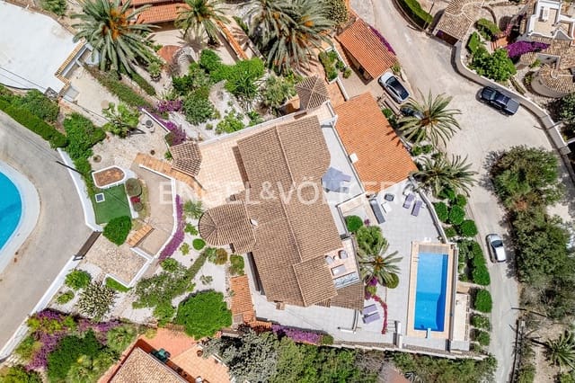 6 Zimmer Villa zu verkaufen in Altea mit Pool Garage - 1.790.000 € (Ref: 9932220)