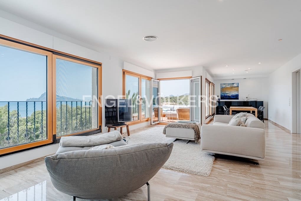 6 bedroom Villa for sale in Altea with pool garage - € 1,790,000 (Ref: 9932220)