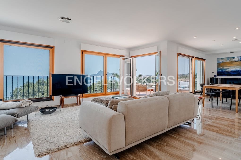 6 bedroom Villa for sale in Altea with pool garage - € 1,790,000 (Ref: 9932220)
