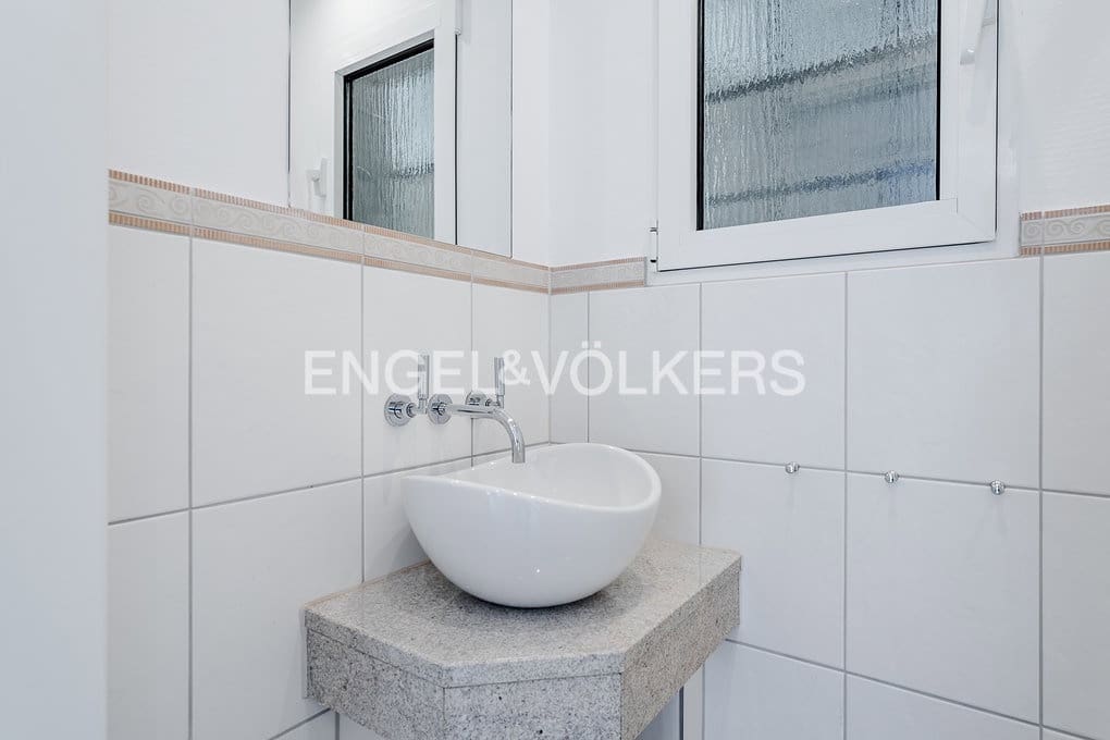 6 bedroom Villa for sale in Altea with pool garage - € 1,790,000 (Ref: 9932220)