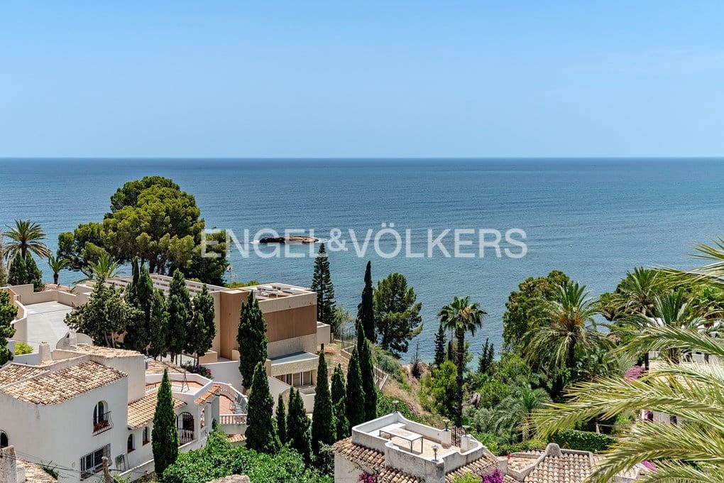 6 bedroom Villa for sale in Altea with pool garage - € 1,790,000 (Ref: 9932220)