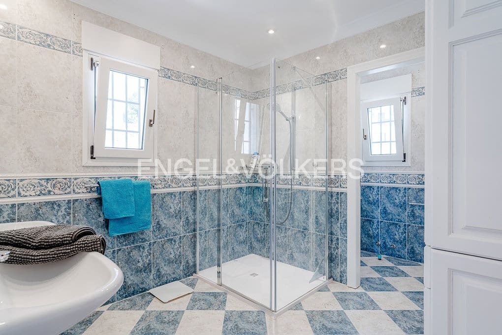6 bedroom Villa for sale in Altea with pool garage - € 1,790,000 (Ref: 9932220)