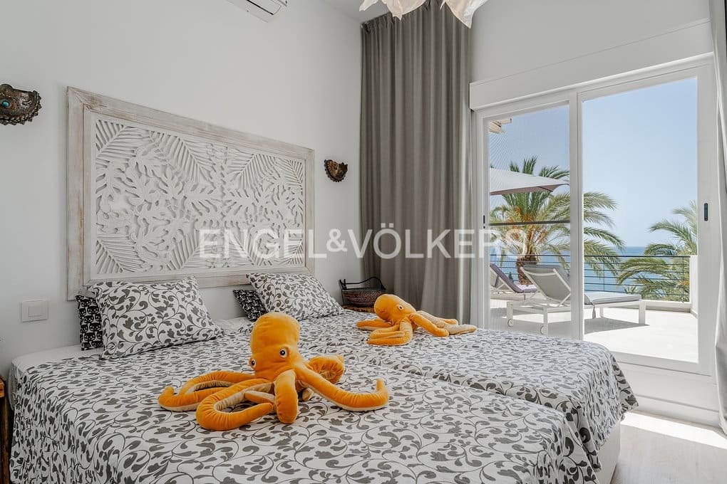 6 bedroom Villa for sale in Altea with pool garage - € 1,790,000 (Ref: 9932220)