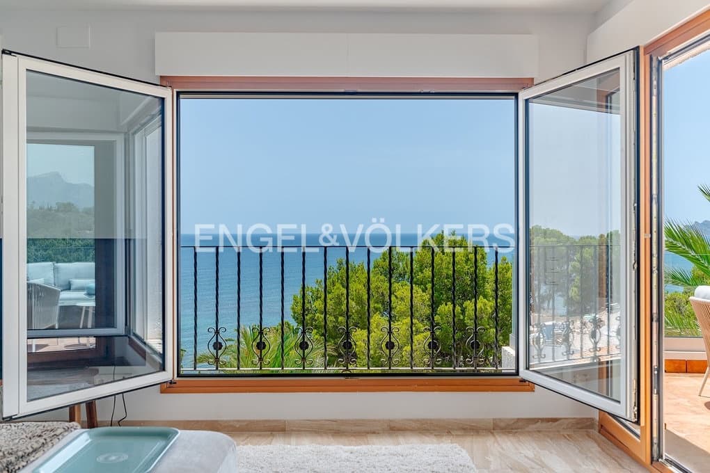 6 bedroom Villa for sale in Altea with pool garage - € 1,790,000 (Ref: 9932220)
