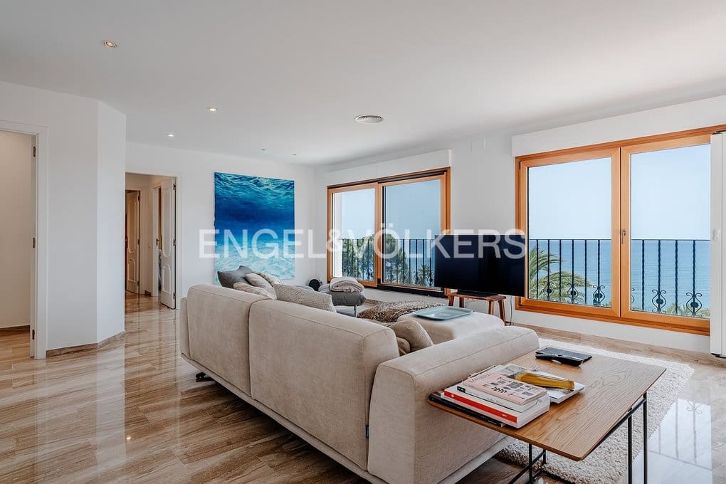 6 bedroom Villa for sale in Altea with pool garage - € 1,790,000 (Ref: 9932220)