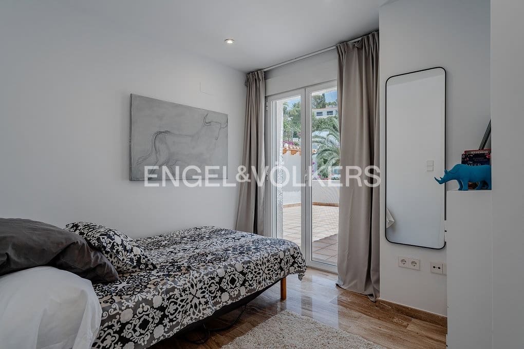 6 bedroom Villa for sale in Altea with pool garage - € 1,790,000 (Ref: 9932220)