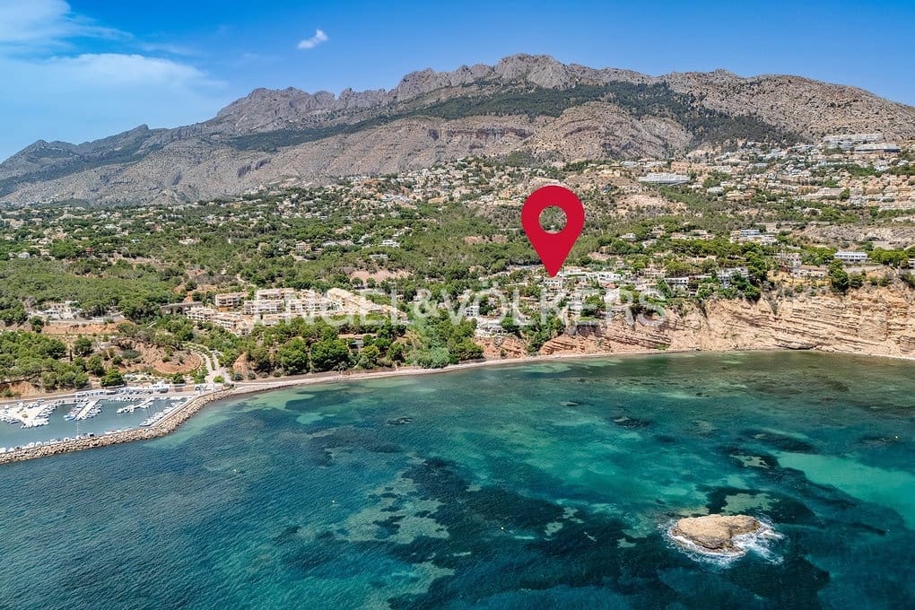 6 bedroom Villa for sale in Altea with pool garage - € 1,790,000 (Ref: 9932220)