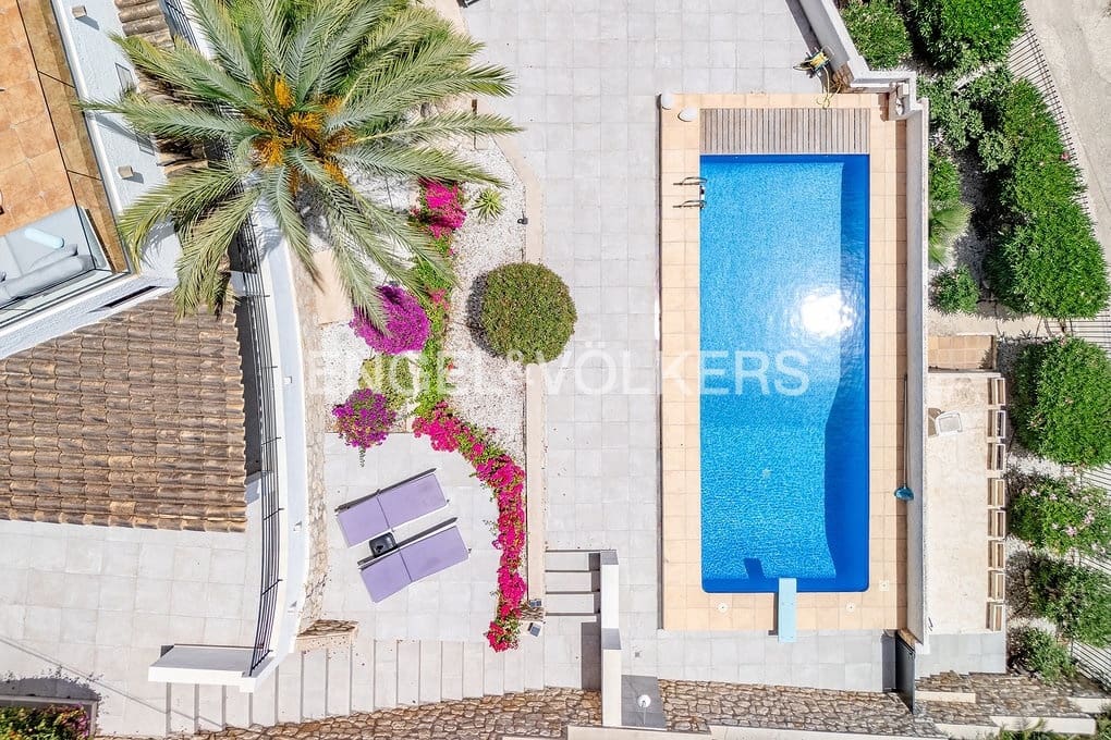 6 bedroom Villa for sale in Altea with pool garage - € 1,790,000 (Ref: 9932220)