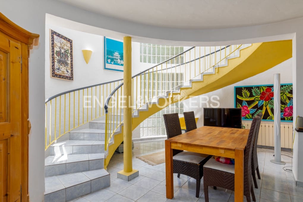 4 soveværelse Villa til salg i Montemar med swimmingpool garage - € 675.000 (Ref: 9935080)