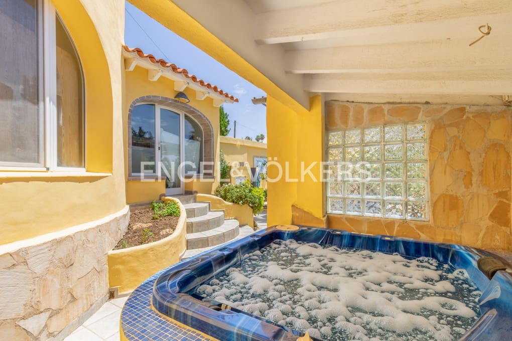 4 soveværelse Villa til salg i Montemar med swimmingpool garage - € 675.000 (Ref: 9935080)