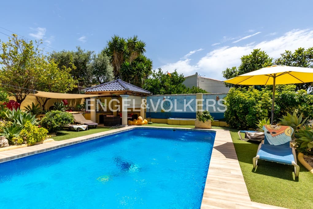 4 soveværelse Villa til salg i Montemar med swimmingpool garage - € 675.000 (Ref: 9935080)