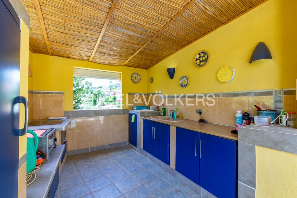 4 soveværelse Villa til salg i Montemar med swimmingpool garage - € 675.000 (Ref: 9935080)