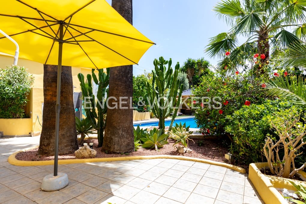 4 soveværelse Villa til salg i Montemar med swimmingpool garage - € 675.000 (Ref: 9935080)