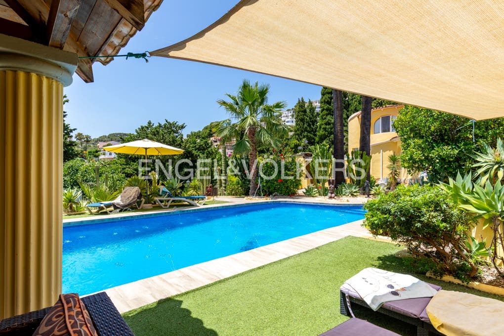 4 soveværelse Villa til salg i Montemar med swimmingpool garage - € 675.000 (Ref: 9935080)