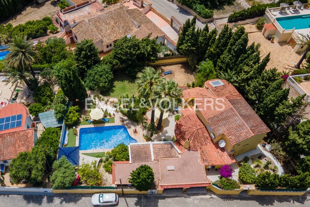 4 soveværelse Villa til salg i Montemar med swimmingpool garage - € 675.000 (Ref: 9935080)