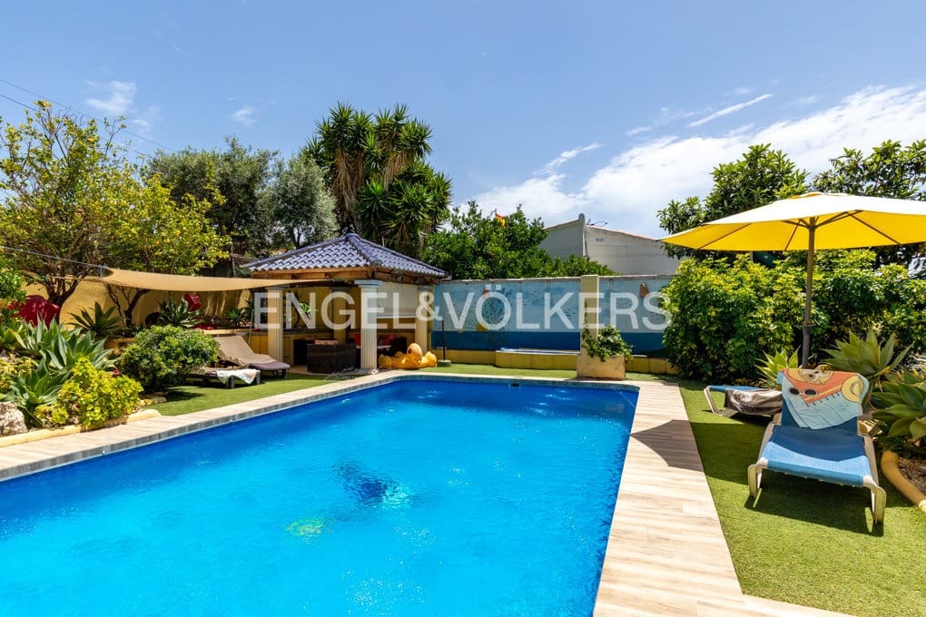 4 soveværelse Villa til salg i Benissa med swimmingpool garage - € 625.000 (Ref: 9935080)