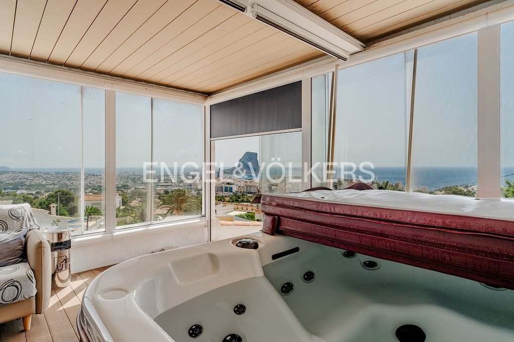 4 sovrum Villa till salu i Calpe / Calp med pool garage - 1 100 000 € (Ref: 9935230)