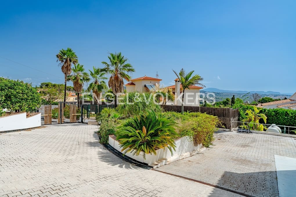 4 sovrum Villa till salu i Calpe / Calp med pool garage - 1 100 000 € (Ref: 9935230)