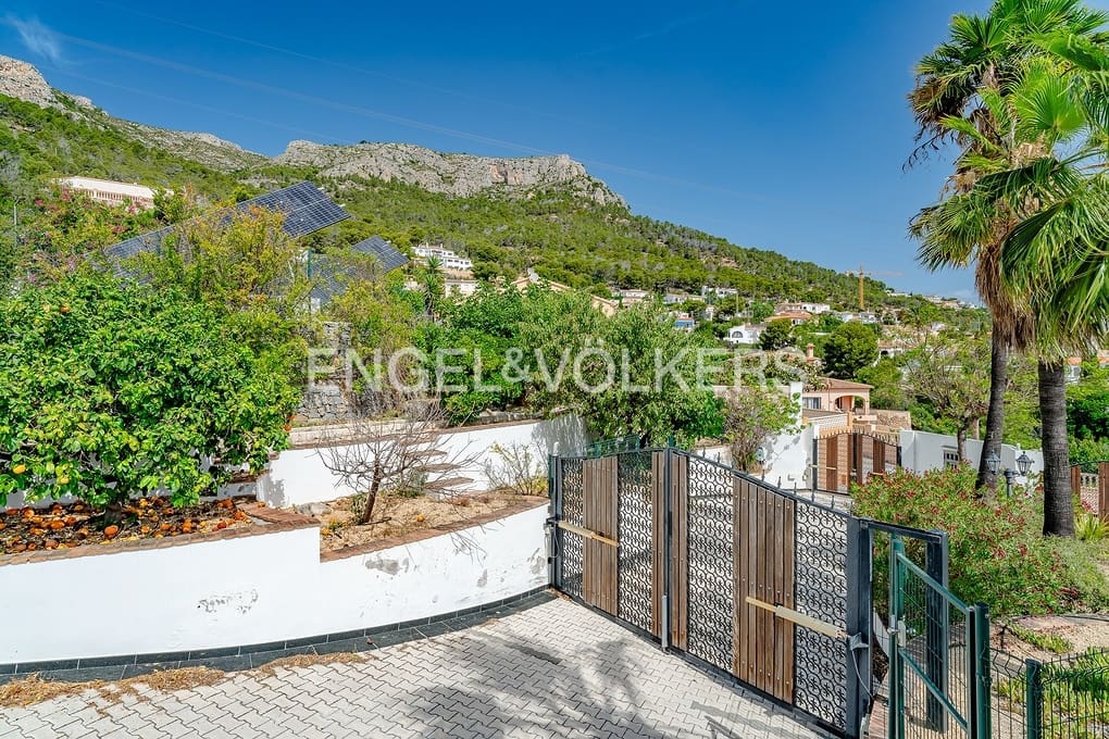 4 sovrum Villa till salu i Calpe / Calp med pool garage - 1 100 000 € (Ref: 9935230)
