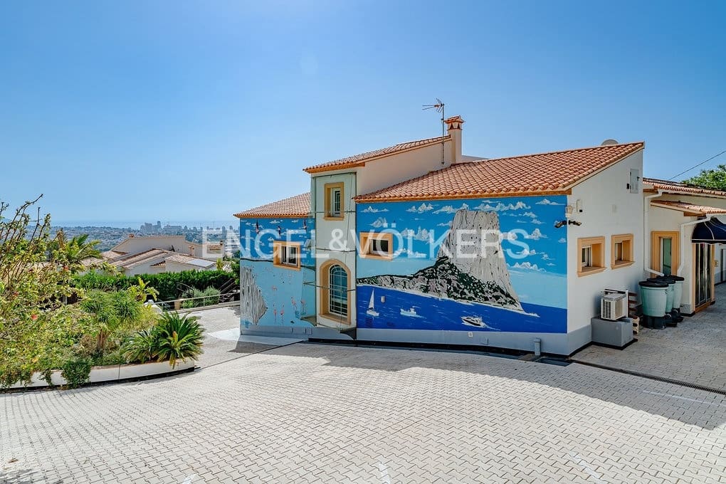4 bedroom Villa for sale in Calpe / Calp with pool garage - € 1,100,000 (Ref: 9935230)