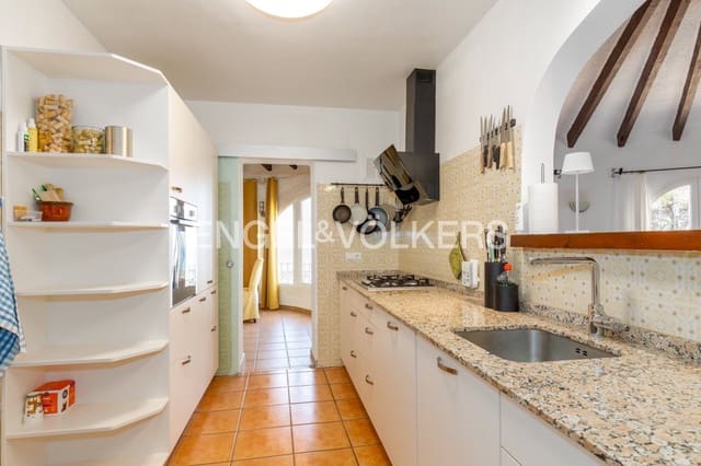 5 soverom Villa til salgs i Benissa med svømmebasseng garasje - € 1 299 000 (Ref: 9935315)