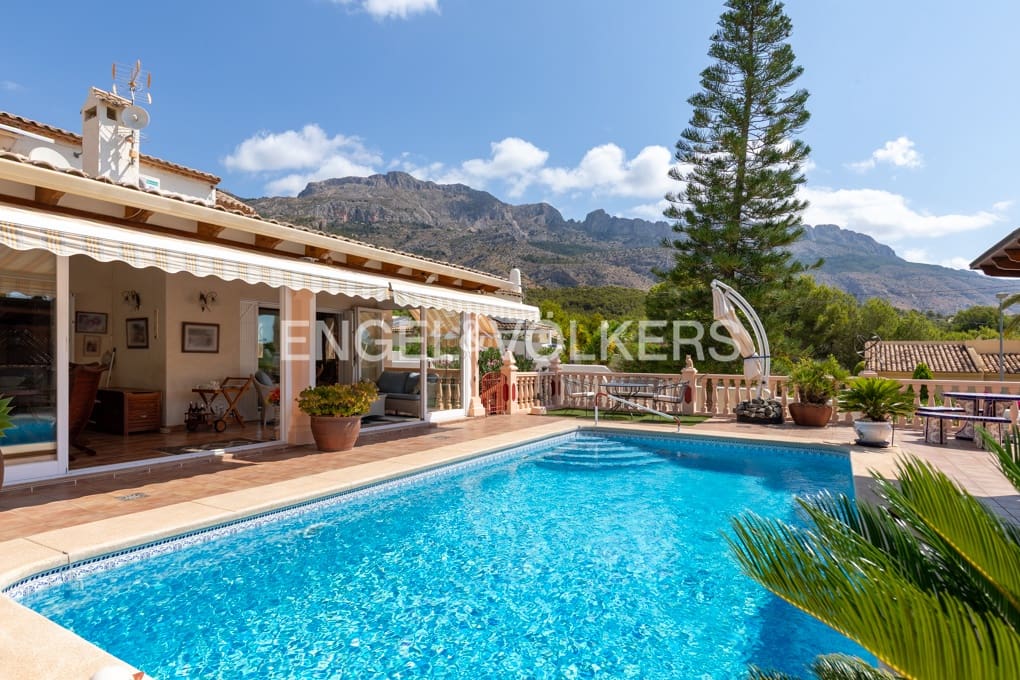 3 sypialnia Willa na sprzedaż w Altea la Vella z basenem garażem - 690 000 € (Ref: 9944551)
