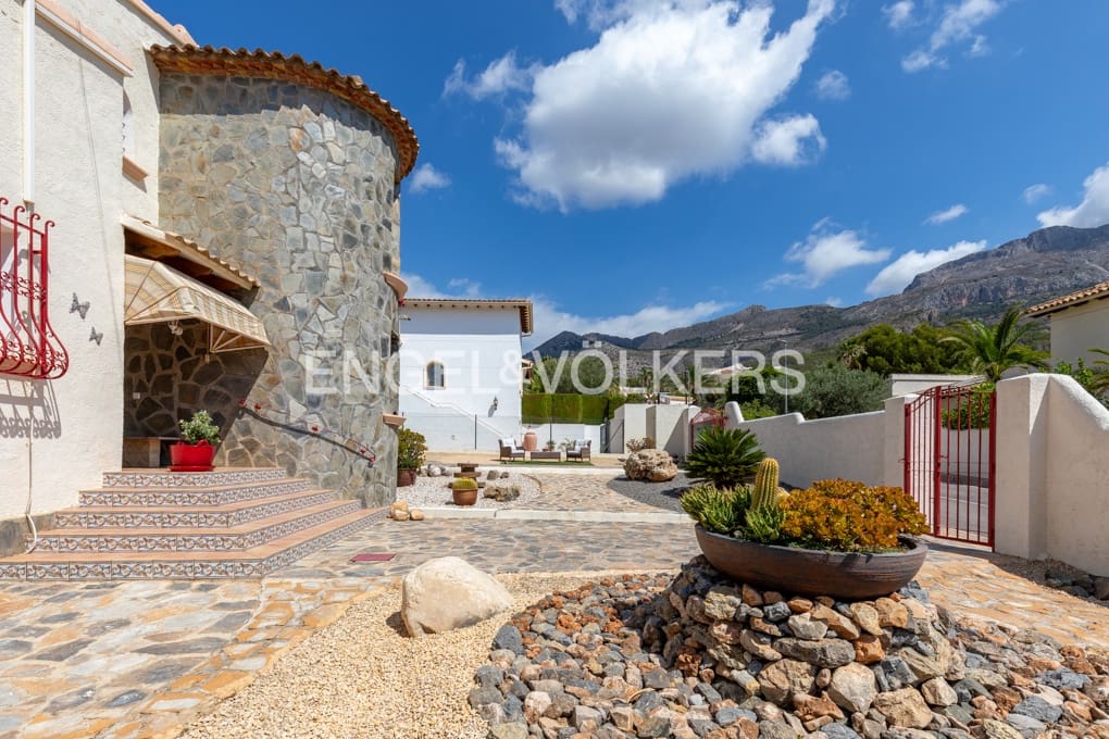 3 bedroom Villa for sale in Altea la Vella with pool garage - € 690,000 (Ref: 9944551)