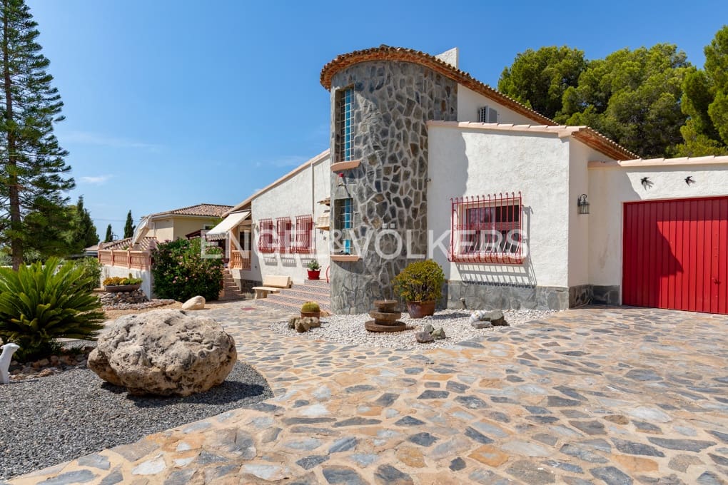 3 bedroom Villa for sale in Altea la Vella with pool garage - € 690,000 (Ref: 9944551)