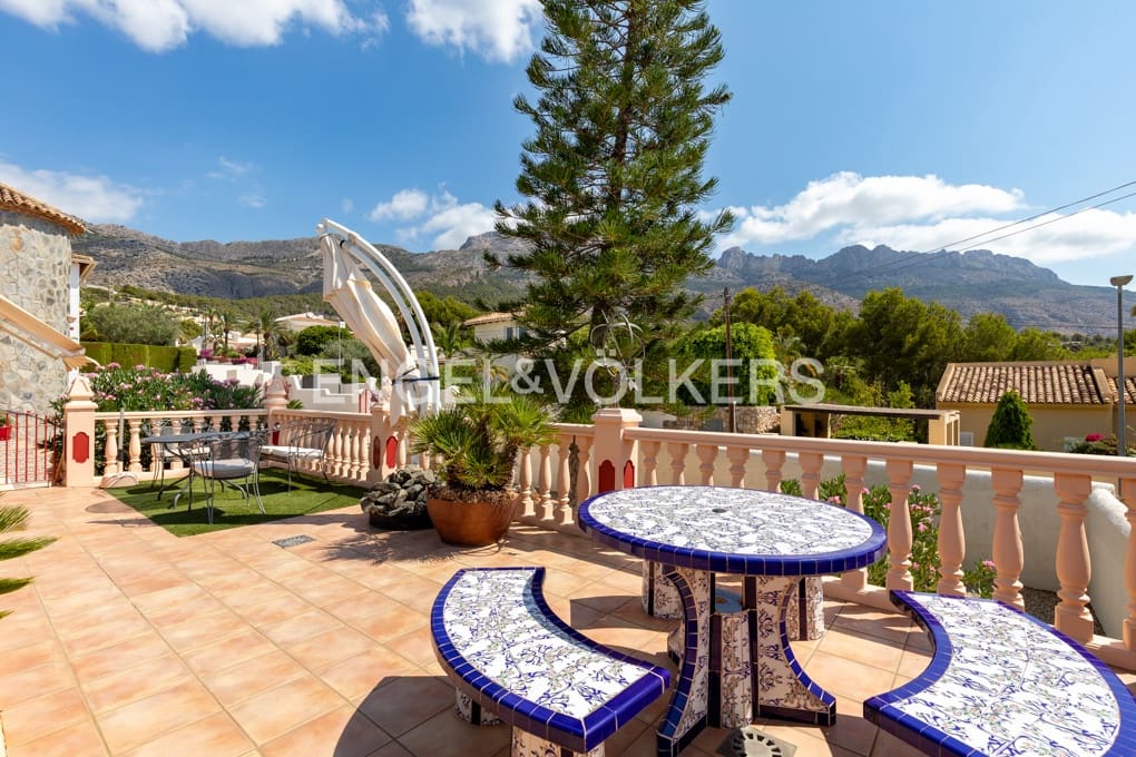 3 bedroom Villa for sale in Altea la Vella with pool garage - € 690,000 (Ref: 9944551)