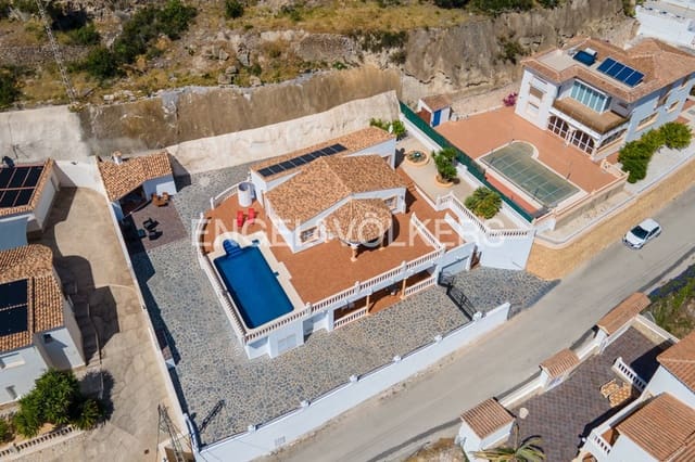 4 makuuhuone Huvila myytävänä paikassa Pueblo, Calpe / Calp mukana uima-altaan 
autotalli - 690 000 € (Ref: 9944874)