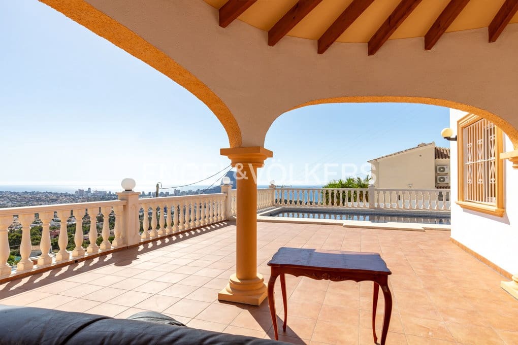 4 soverom Villa til salgs i Calpe / Calp med svømmebasseng garasje - € 690 000 (Ref: 9944874)