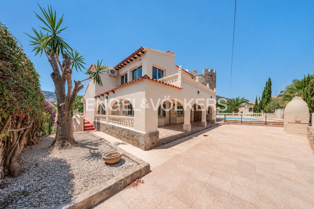 7 slaapkamer Villa te koop in Calpe / Calp met zwembad garage - € 960.000 (Ref: 9971645)